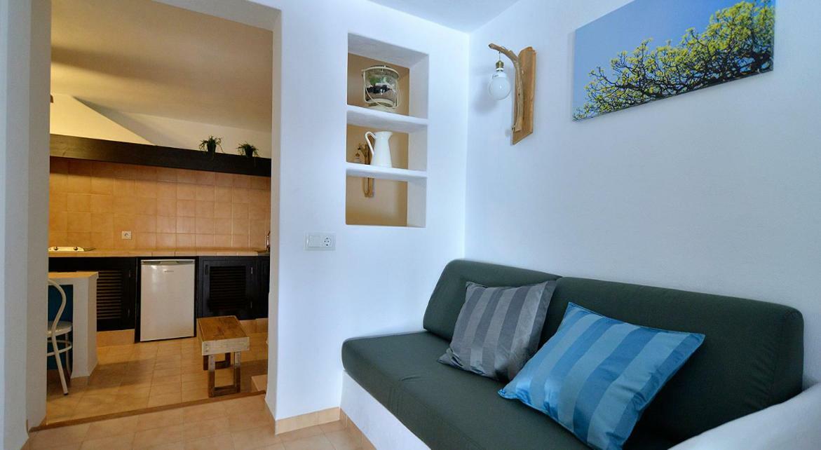Apartamentos Noray Es Caló de Sant Agustí Esterno foto