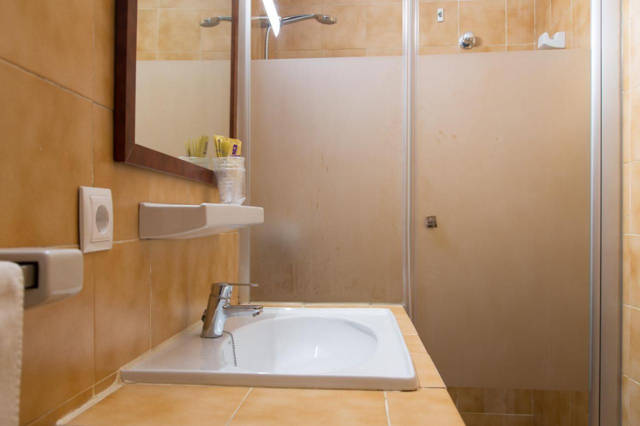 Apartamentos Noray Es Caló de Sant Agustí Esterno foto