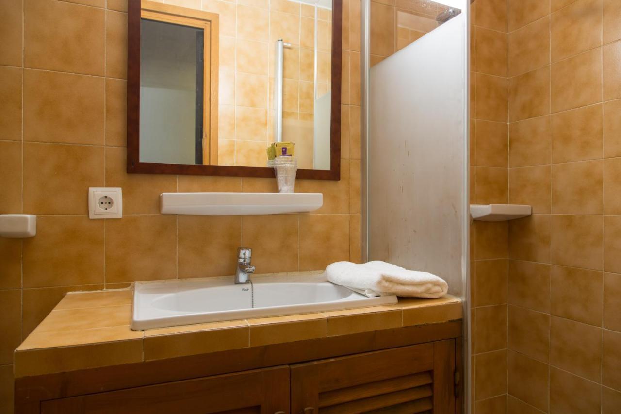 Apartamentos Noray Es Caló de Sant Agustí Esterno foto