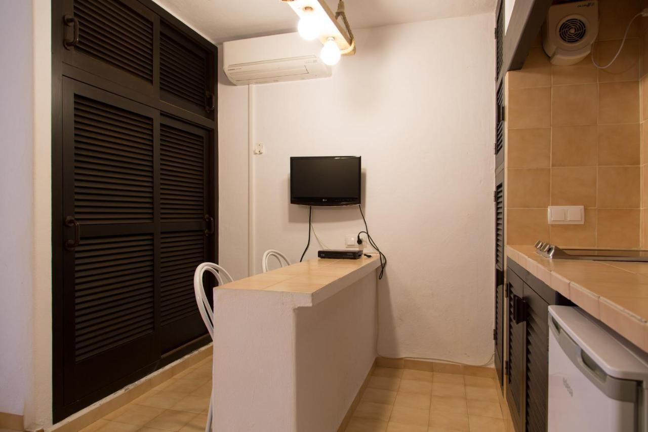 Apartamentos Noray Es Caló de Sant Agustí Esterno foto