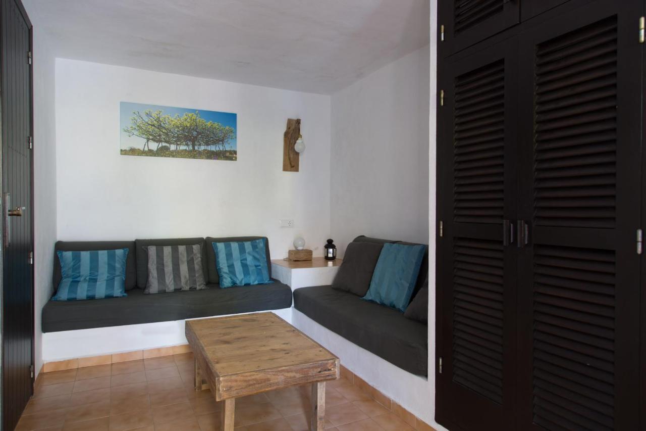 Apartamentos Noray Es Caló de Sant Agustí Esterno foto