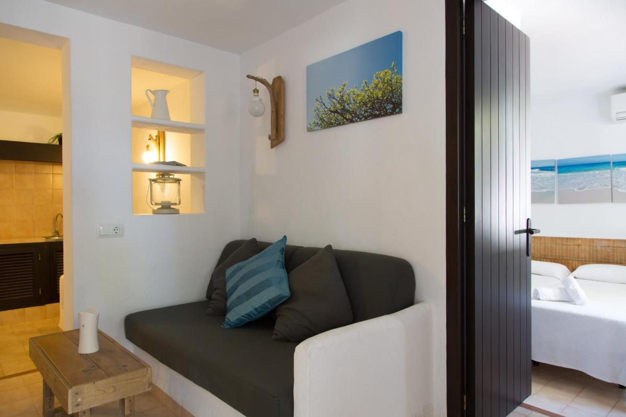 Apartamentos Noray Es Caló de Sant Agustí Esterno foto